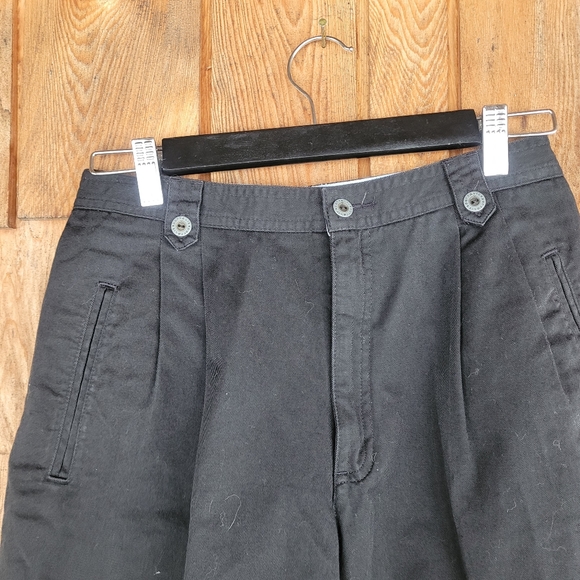 Vintage high rise, pleated shorts - Picture 5 of 7